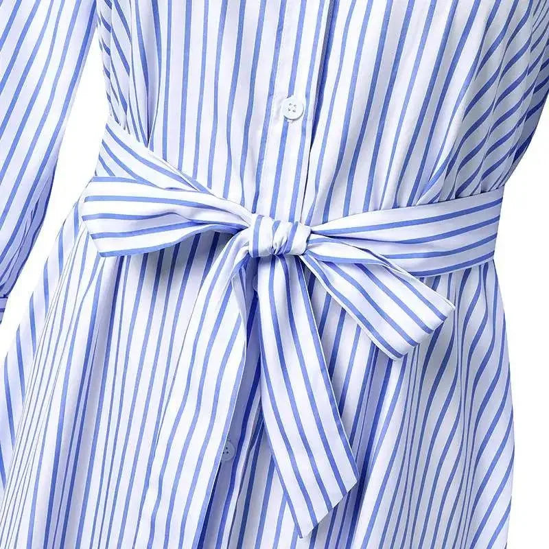 robe élégante à rayures bleu et blanc
